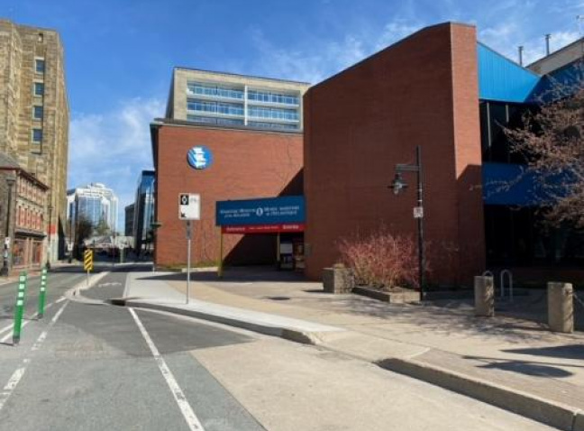 Drop off lane, curbed sidewalk on Lower Water Street entrance, in front of the museum.